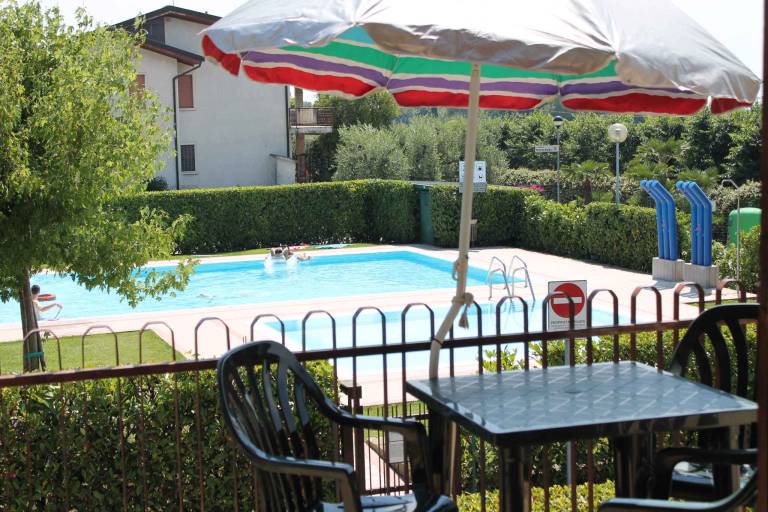 Holiday apartment with pool in Lazise