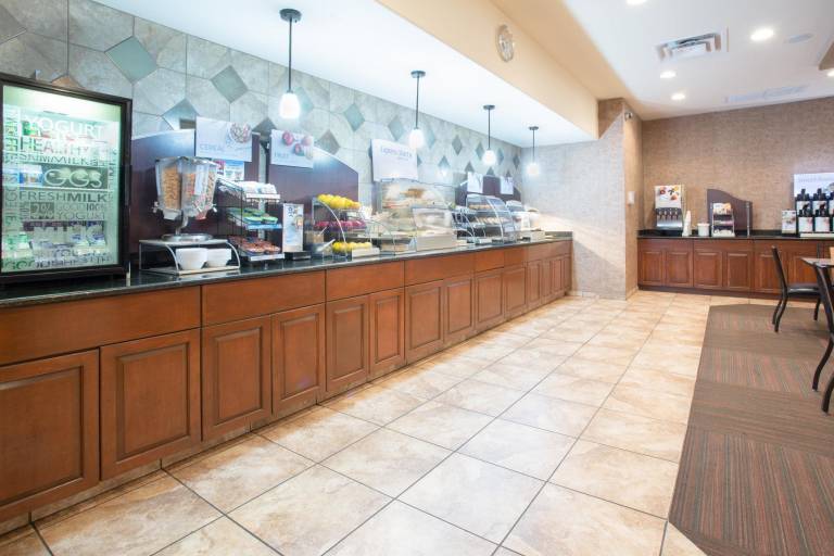 Holiday Inn Express & Suites Pueblo By IHG — photo 4