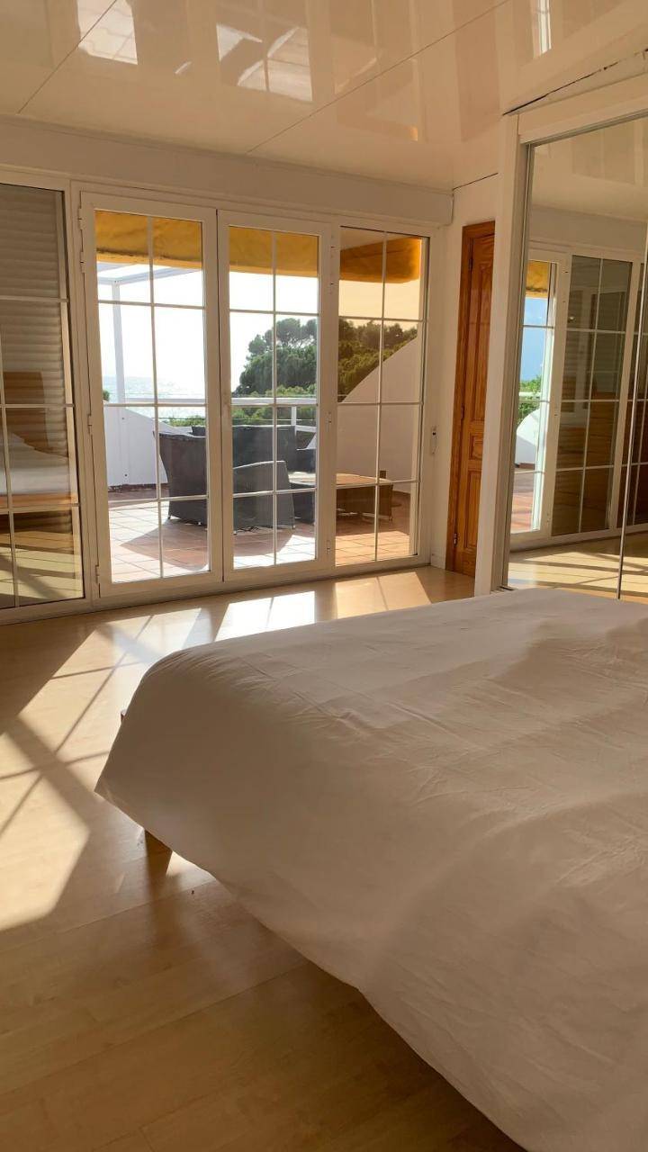 Beachfront Villa — photo 2
