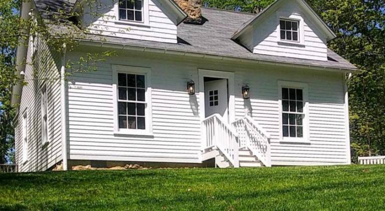 House with 2 rooms for 4 persons in Charleston, WV