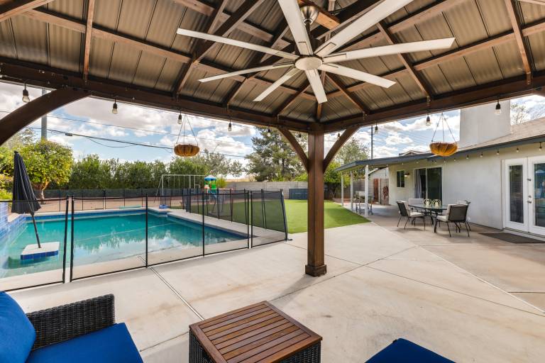 Phoenix Home w Private Pool Fire Pit & Swing Set