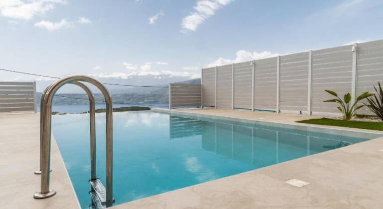 Βίλα Παραλία Μαράθι