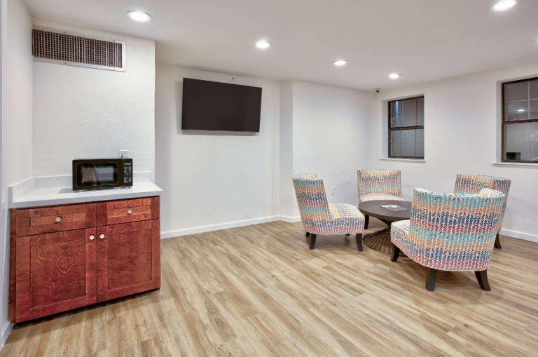 Super 8 by Wyndham Victoria / South / Hwy 59 in Victoria, TX