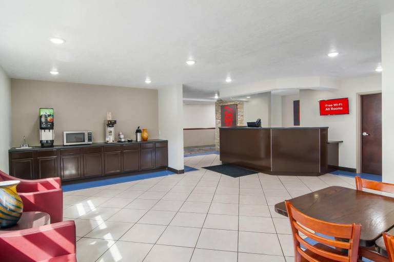 Red Roof Inn Darien - I-95/ North Brunswick — photo 3
