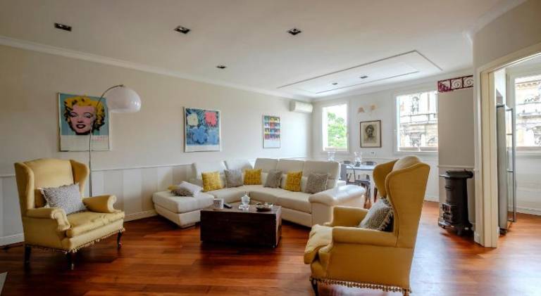 Apartment with hot tub — photo 4