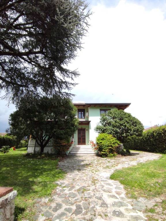 Villa with yard, pool & barbeque — photo 5
