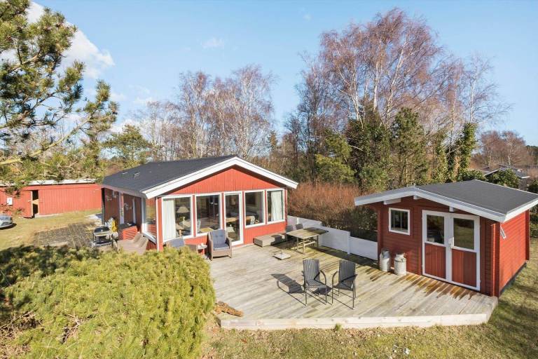 Vacation home with patio & BBQ — photo 2