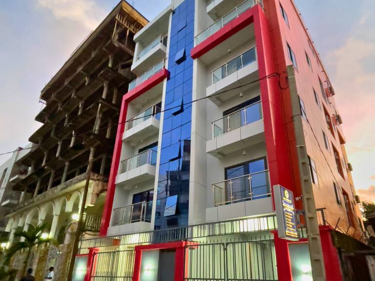 Serviced apartment with terrace & hot tub | Perfect for remote work — photo 4