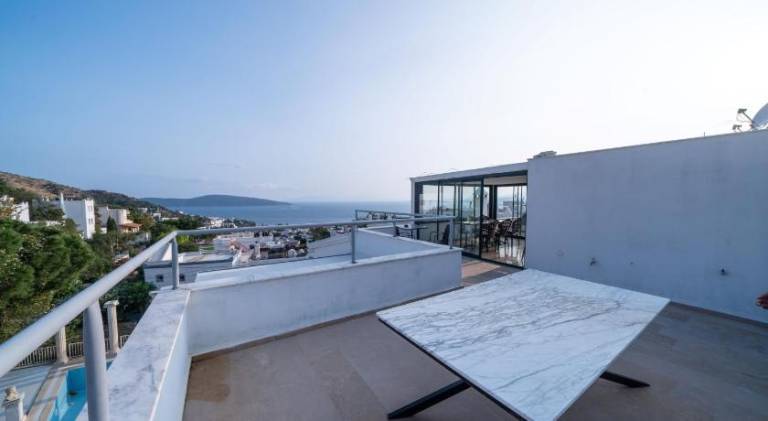 Serviced apartment with patio | Beach nearby | Dogs allowed — photo 2