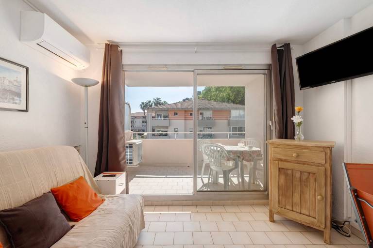 Studio with terrace & pool | Pet-friendly — photo 3