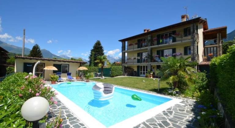 Big house with pool | Close to the beach | Pets allowed in Gravedona