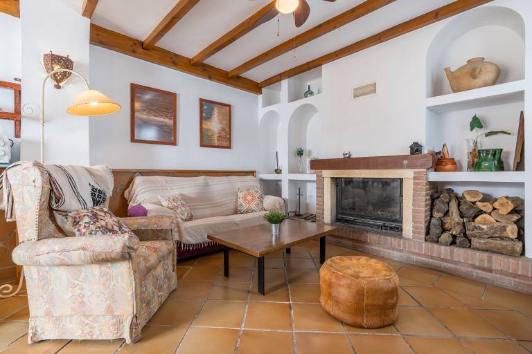 Vacation Home "El Valle Verde" with Mountain View, Private Terrace & Wi-Fi — photo 3