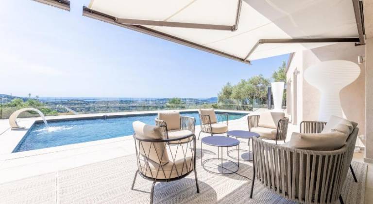 Villa with pool — photo 5