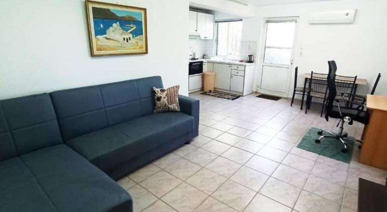 Maris full apartment with roof garden access in Chios