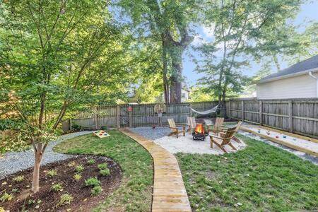 House with garden & barbeque in Nashville, TN