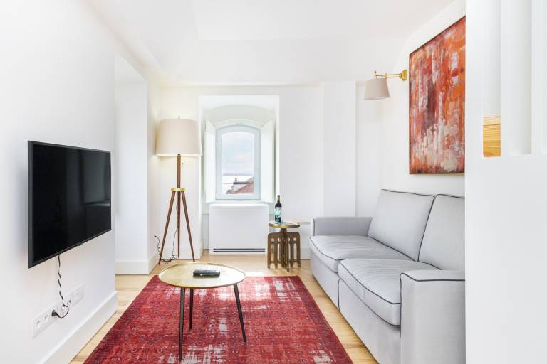 Holiday apartment with terrace | Close to São Jorge Castle | Suitable for remote work in Lisbon