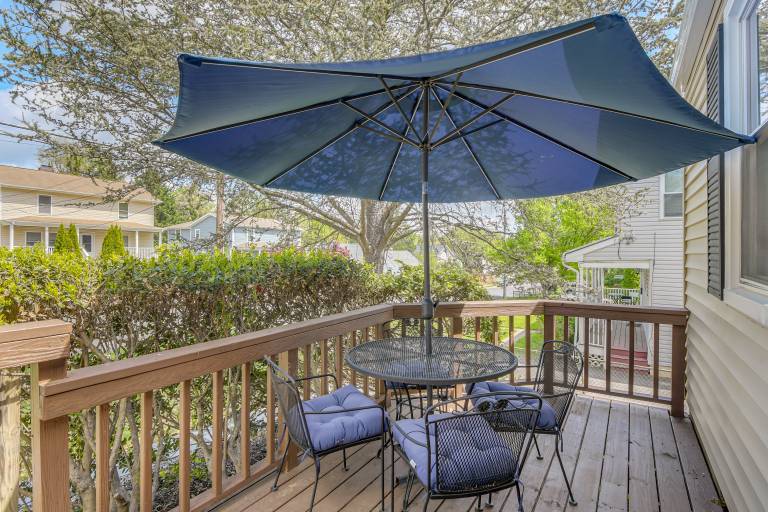 Stylish Family Home w/ Fenced Yard in Falls Church — photo 3