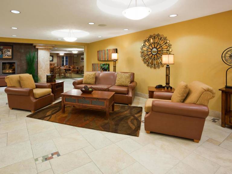 La Quinta Inn & Suites by Wyndham Fargo-Medical Center — photo 2