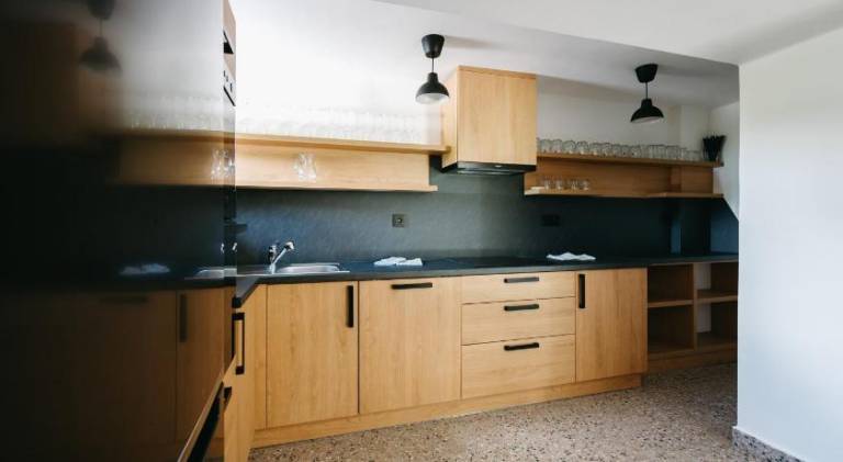 Serviced apartment with patio — photo 5