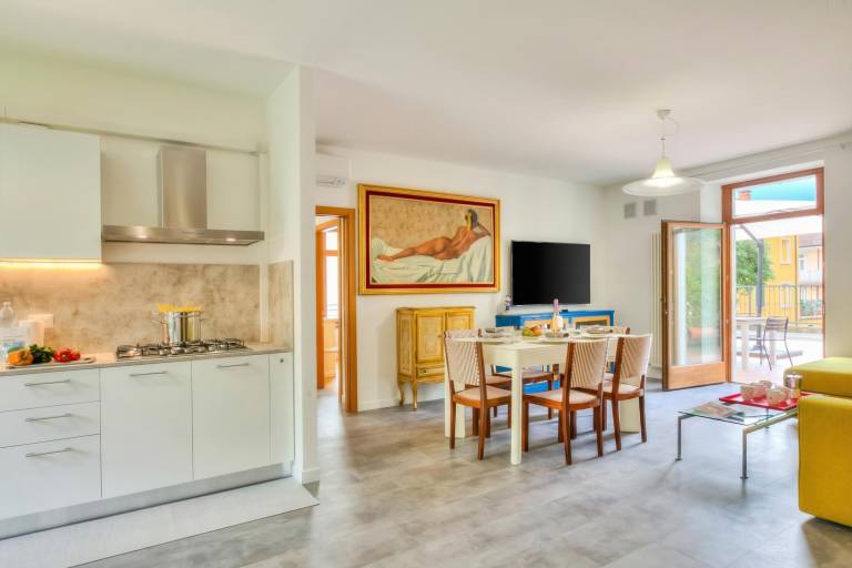 Family-oriented charming rental apartment with patio | Mountain view | Pet-friendly — photo 4