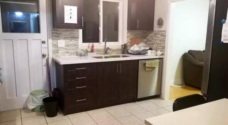 Private Rooms, Free Parking, Full Kitchen, Best Prices in Town- York University Heights — photo 5