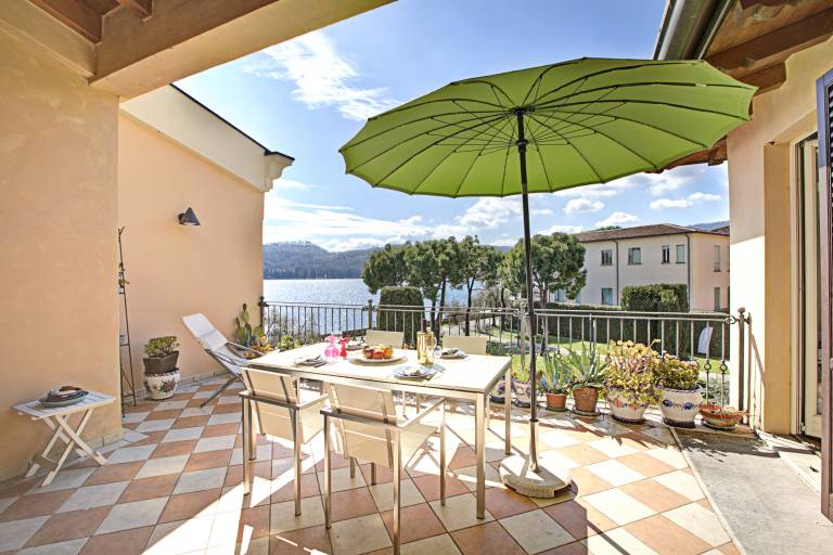 Holiday apartment with terrace & garden | Lake view in Gardone Riviera