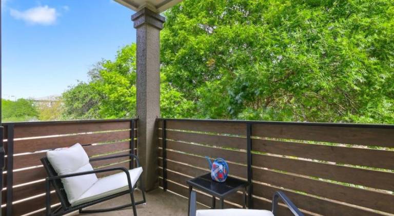 Chick modern Haven Elegant stay with modern views — photo 4
