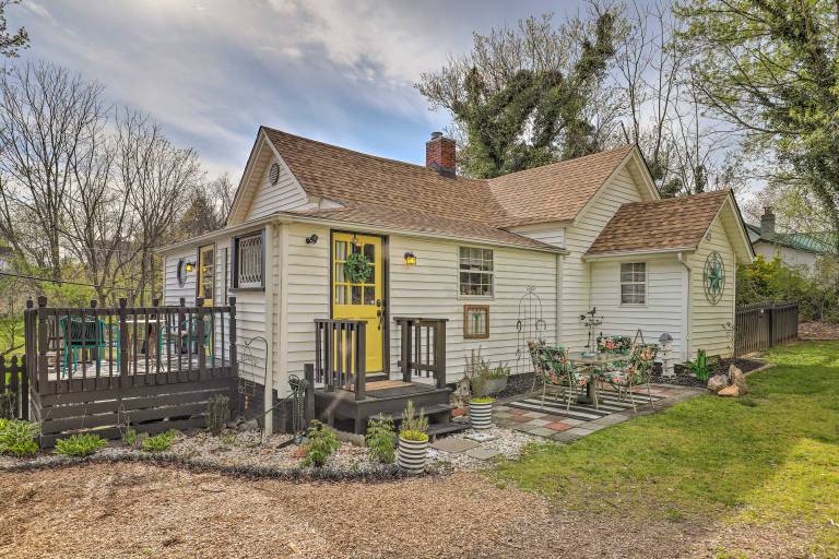 Stylish Asheville Home w Backyard & Fire Pit