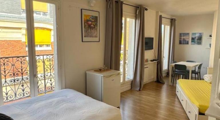 Apartment with 1 room for 4 persons in Aubervilliers
