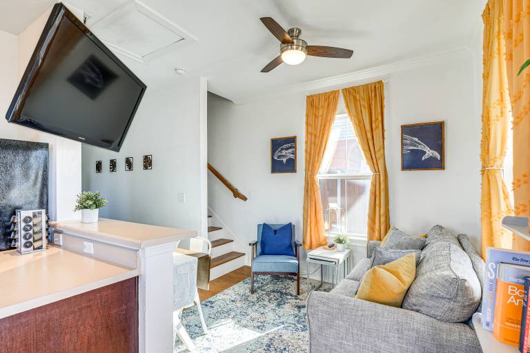Walk to Beach: Family Home w/ Patio in Galveston — photo 3