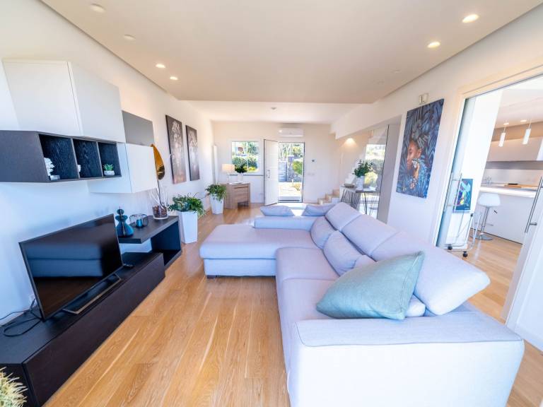 Fully equipped vacation home with garden, private pool & barbeque | Pet-friendly — photo 4