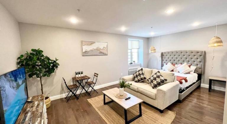 302 Comfy Cabin 1BD with city view in Center city in Philadelphia, PA