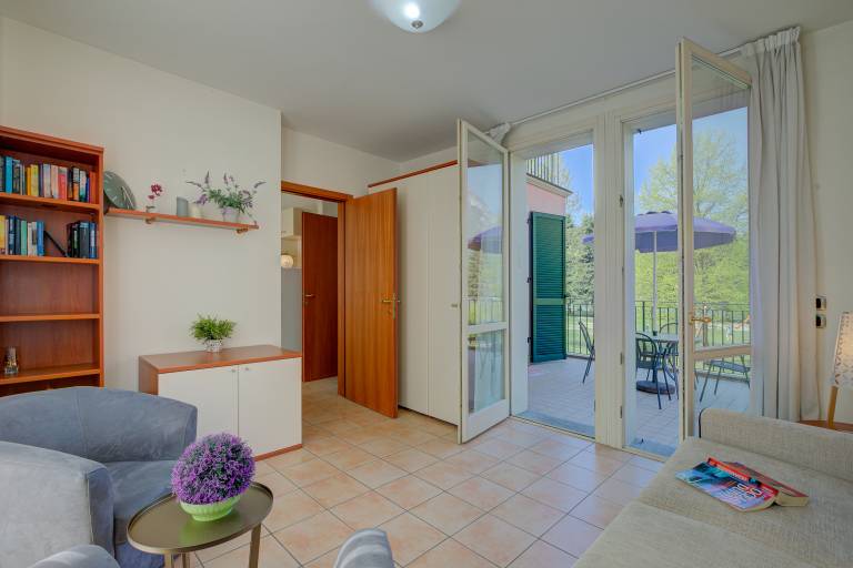 Apartment with patio | Mountain view — photo 5