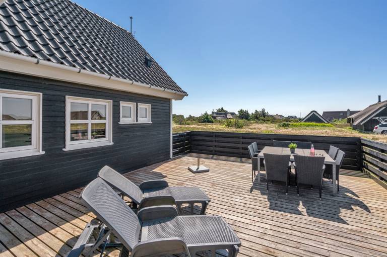 Vacation home with patio, sauna & hot tub — photo 2