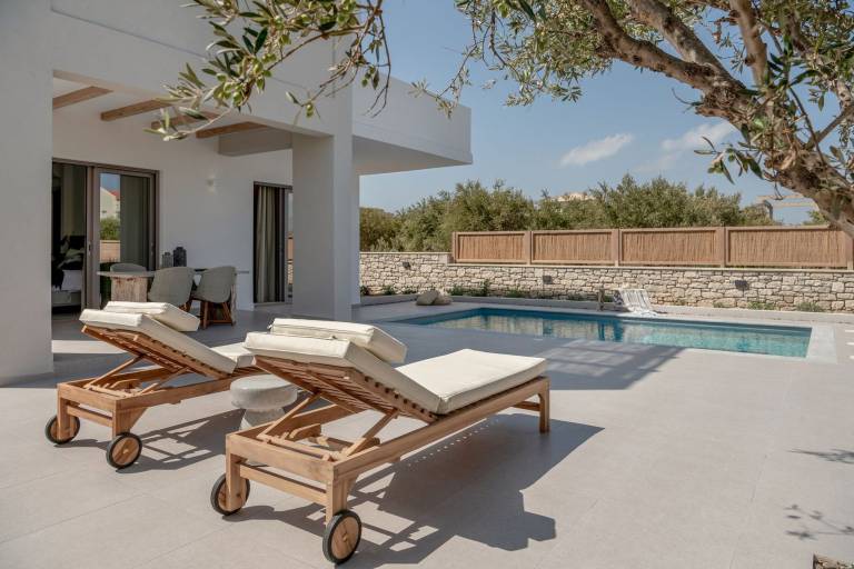 Family-oriented villa with yard, private pool & fast internet | Beach view | Next to the beach | Dogs allowed in Platanias