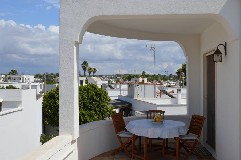 Holiday apartment with barbeque, patio & garden | City view — photo 5