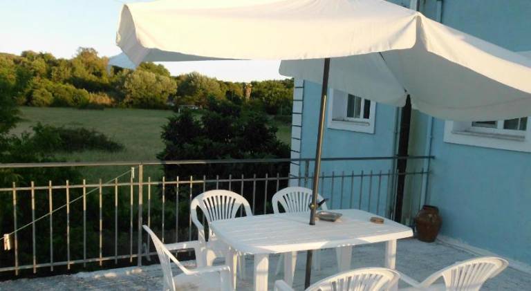 Holiday apartment with patio, garden & jacuzzi — photo 3
