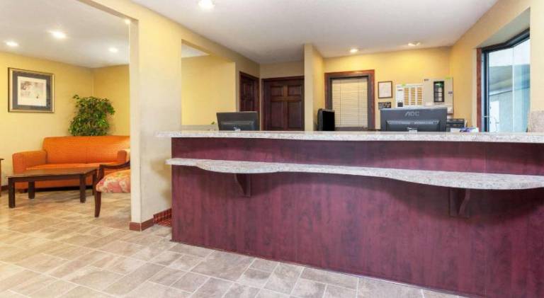 Days Inn by Wyndham Maumee/Toledo — photo 4
