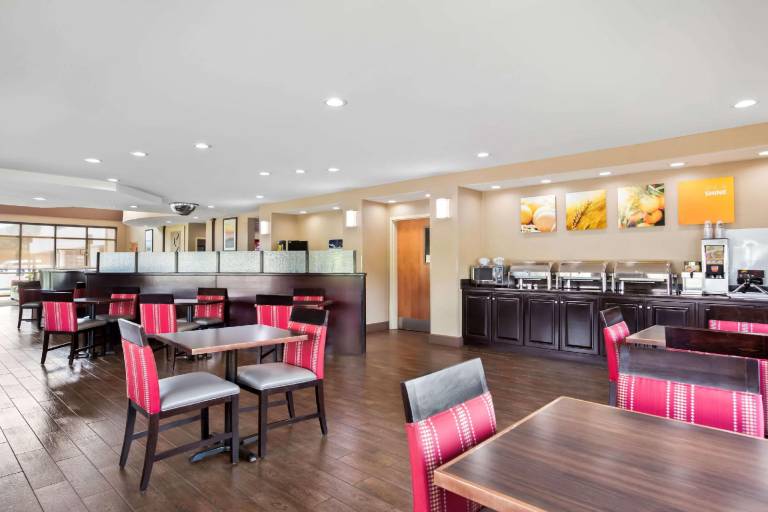Comfort Suites Gulfport Central — photo 4