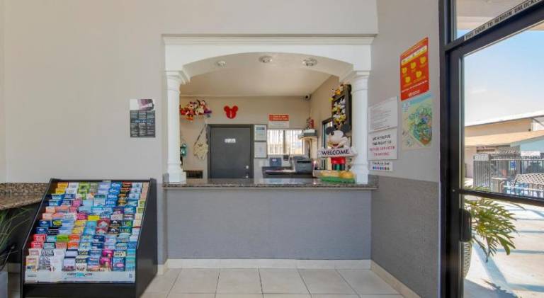 Anaheim Discovery Inn and Suites — photo 4