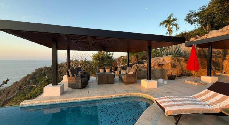 Villa with pool — photo 2