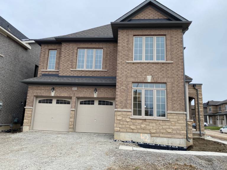 Haus in Brampton mit privatem Parkplatz