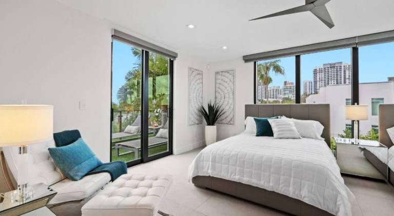 Vacation home with pool | Near Las Olas Boulevard — photo 2