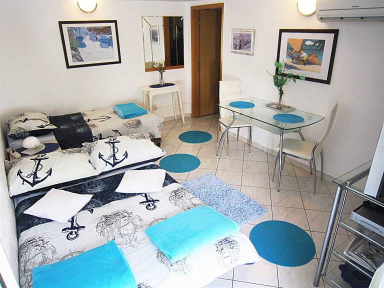 Nice holiday apartment with barbecue & terrace | Beach nearby | Pet-friendly in Sibenik