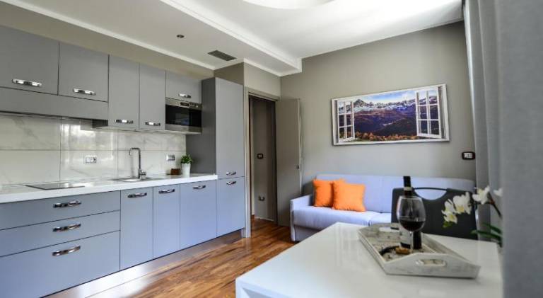 Beautiful serviced apartment with patio | Pets allowed — photo 3