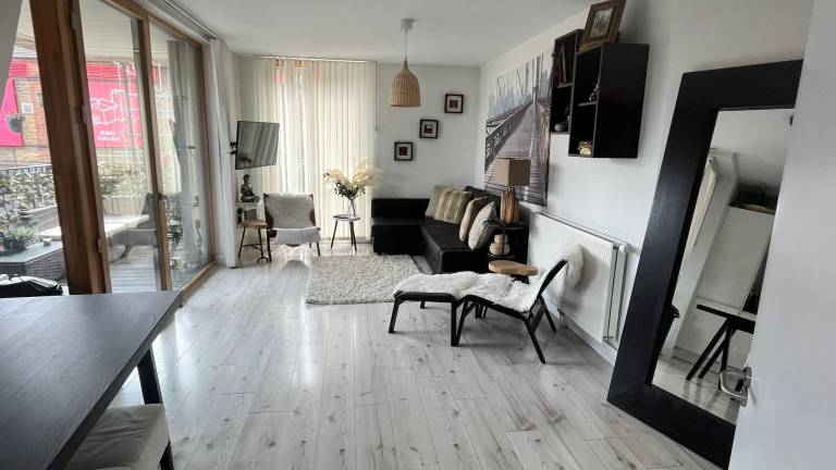 Notting Hill 2-Bed Apt with Balcony, 1 min to Tube — photo 3