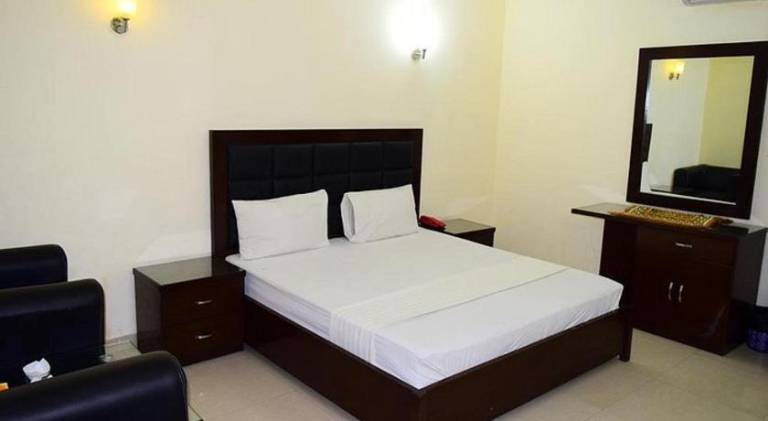 The Moonlight Guest House LHR