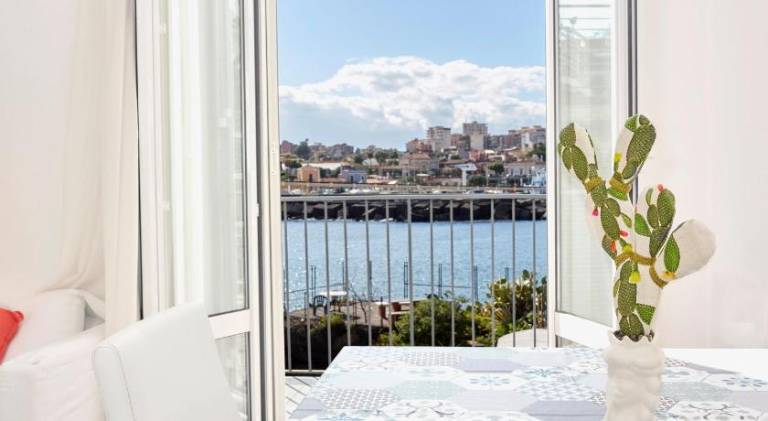 Rental apartment with 3 rooms for 12 persons in Aci Castello