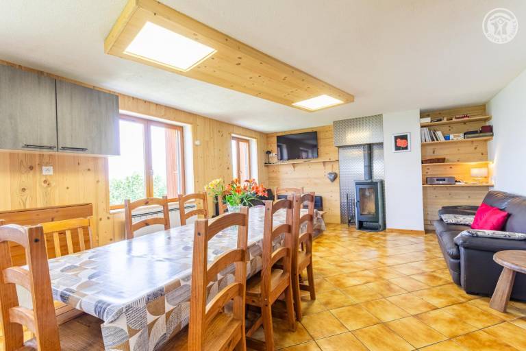 Gite with garden, grill & terrace in Les Belleville