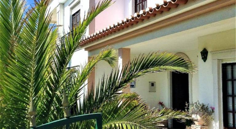 Villa with patio in Leiria